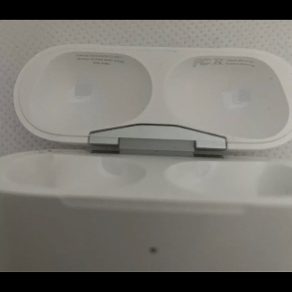 AirPods Pro and charging case, box - Picture 5 of 7